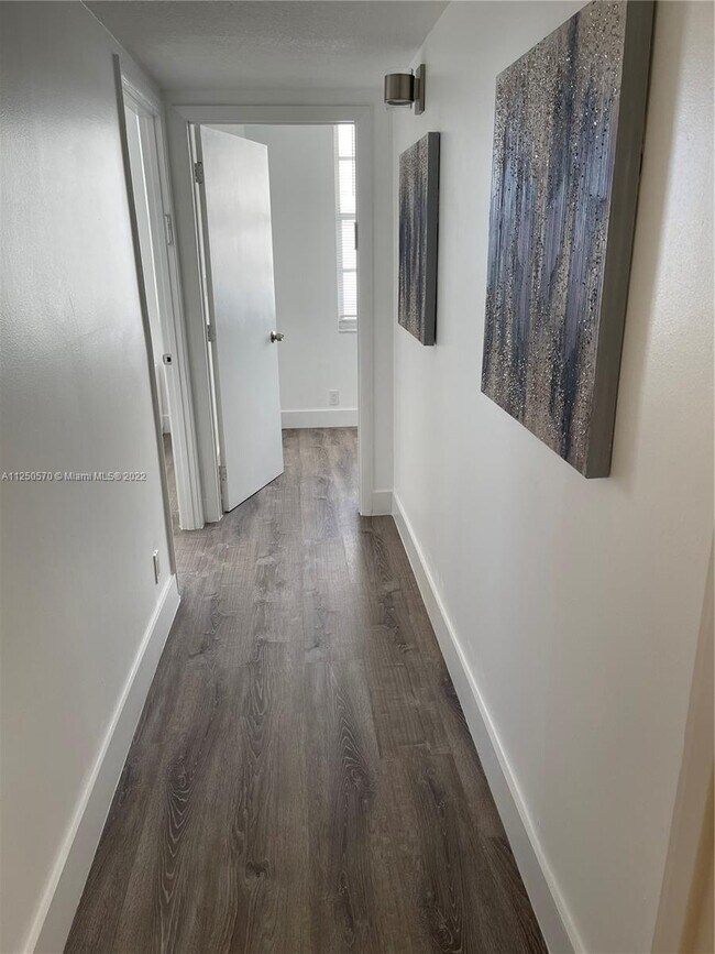 Building Photo - 3725 S Ocean Dr