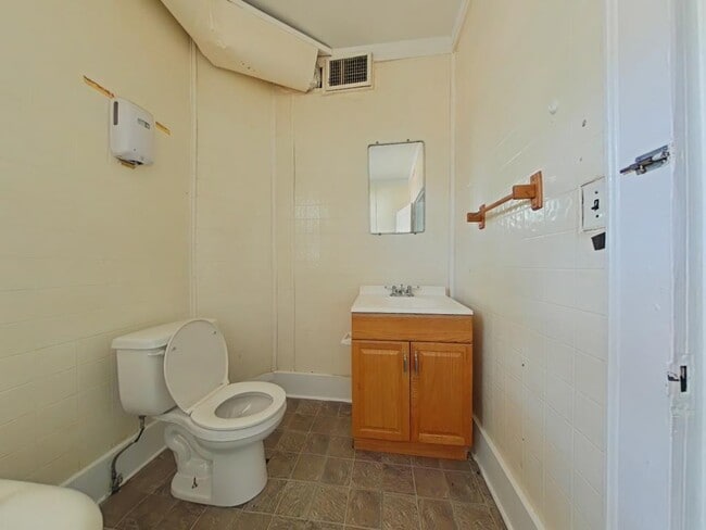 Building Photo - 224 N Dunleith Ave