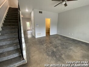 Building Photo - 527 S Olive St