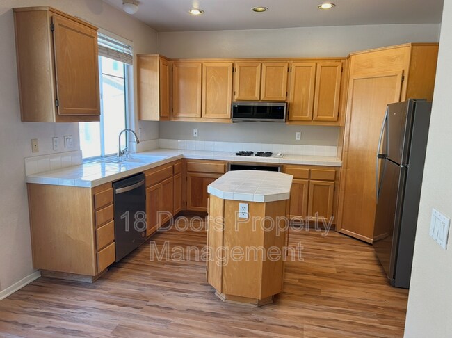 Building Photo - 926 Camino De La Reina