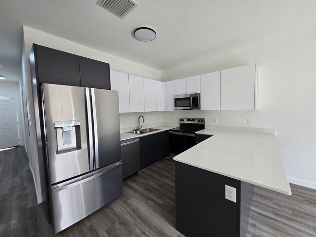 Building Photo - Eagle Trace Townhomes | 3BR/3.5BA | 2.3 Miles to UF– New Construction