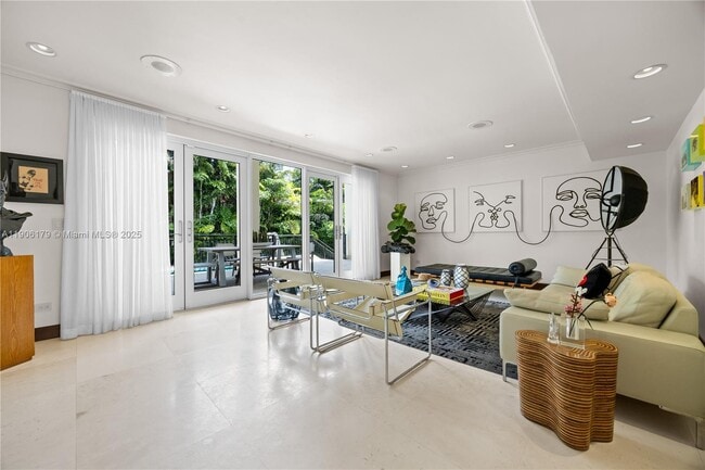 Building Photo - 7141 E Lago Dr