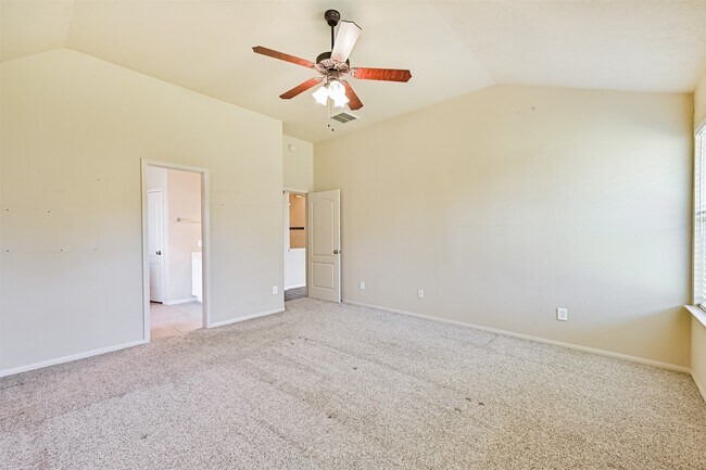 Building Photo - 2006 Plantain Lily Ct