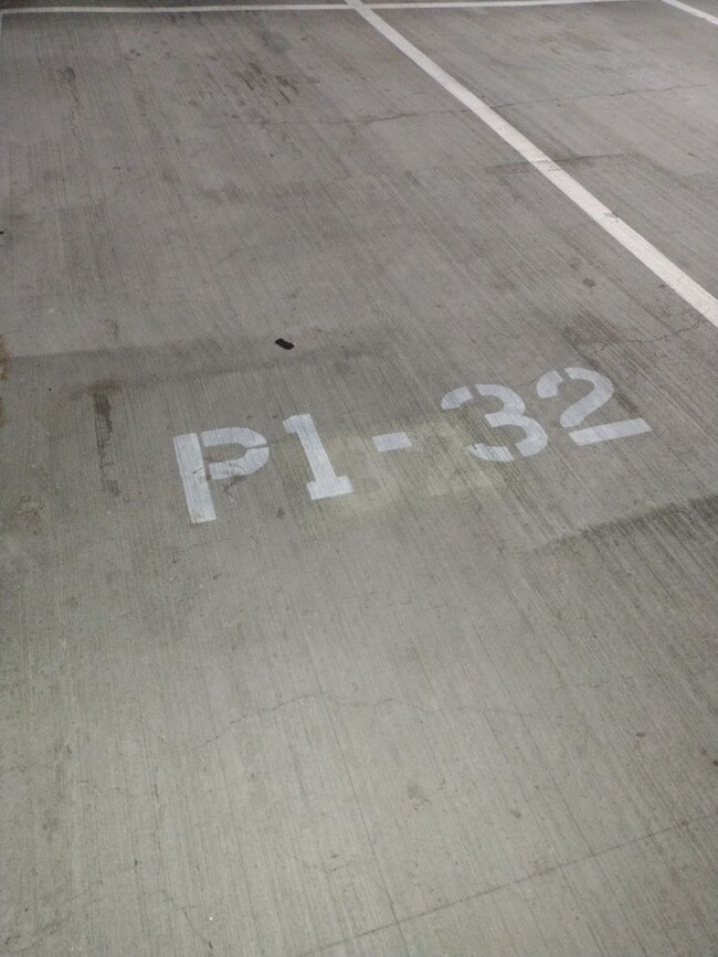 Building Photo - East Village 13th floor condo with panoramic views