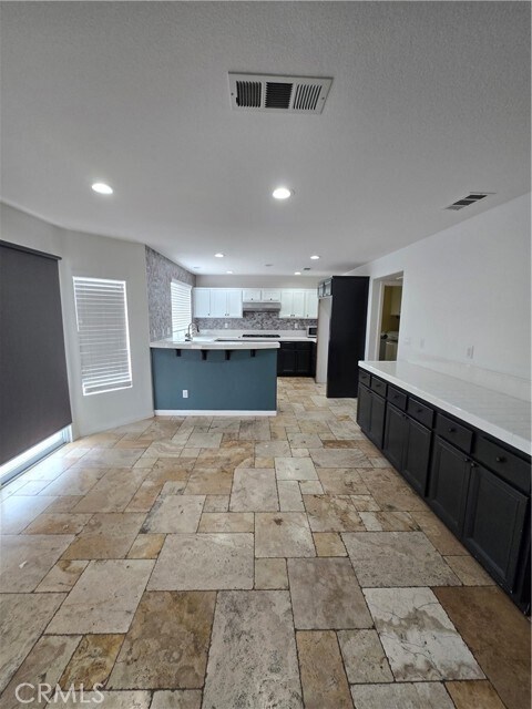Building Photo - 40643 Cartier St