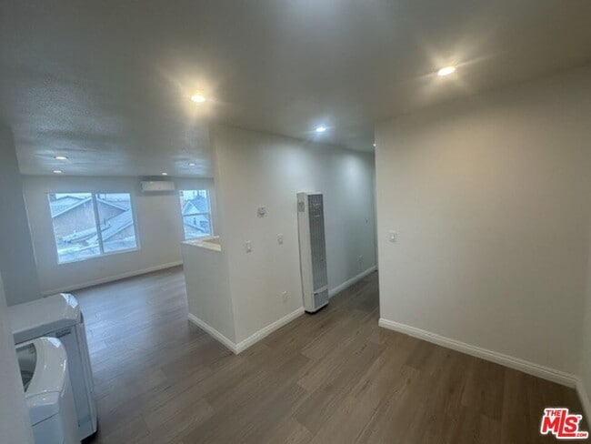 Building Photo - 1012 E 73rd St