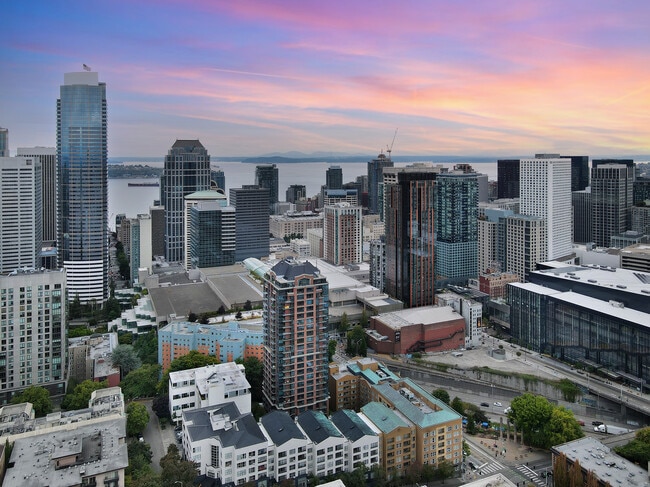 Building Photo - 1420 Terry Ave