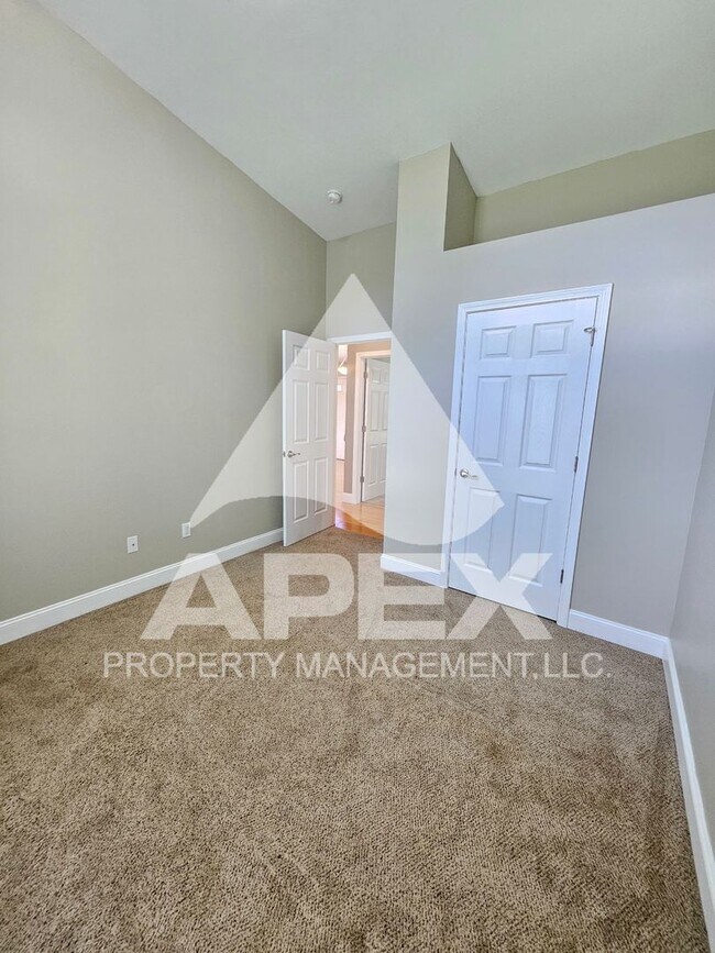 Building Photo - Contemporary Ranch Style 3Bd – 2Ba Single ...