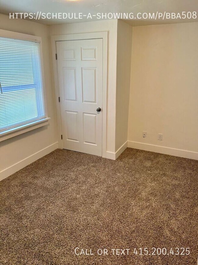 Building Photo - Pet Friendly 3 Bedroom in Salinas