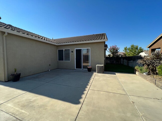 Building Photo - Livingston: $2450 3 Bedroom 2 Bathroom Sin...