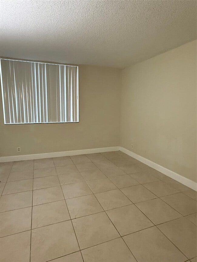 Building Photo - 10773 Cleary Blvd