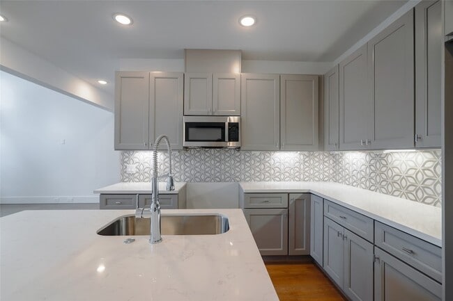 Building Photo - 7609 Victory Reserve St