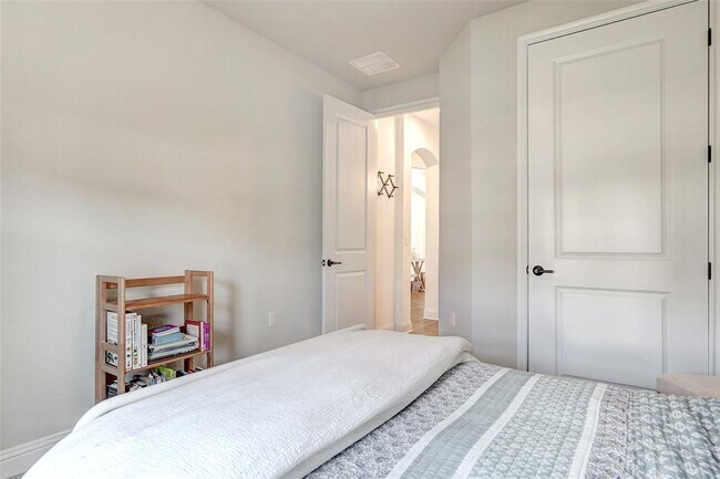 Building Photo - 260 Baldovino Skyway