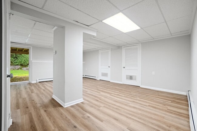 Building Photo - 215 Oak Ave