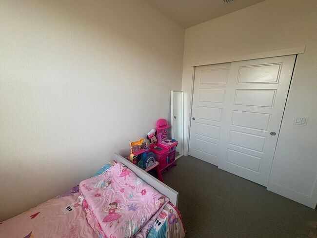 Building Photo - 1839 Yellowwood Ave