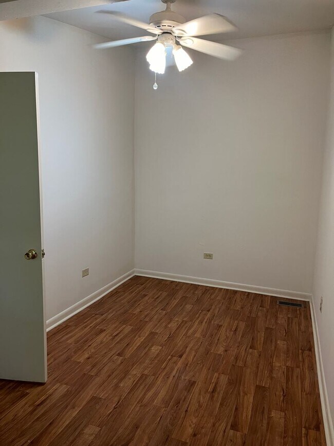 Building Photo - Charming Historic Home – Spacious 2-Bedroo...