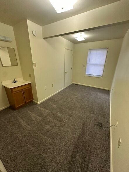 Building Photo - 207 Honeysuckle Dr