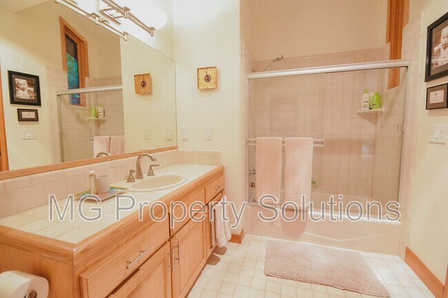 Building Photo - 7079 Lucas Valley Rd