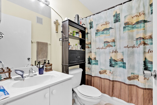 Building Photo - 3395 NE 9th Dr