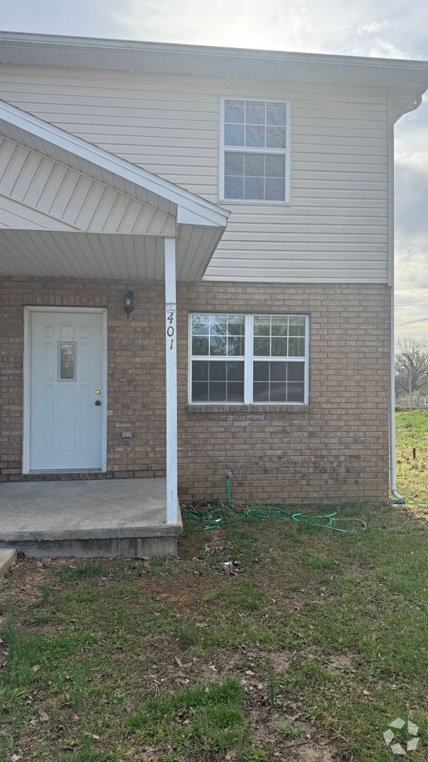Building Photo - 401 Country Villa Ln