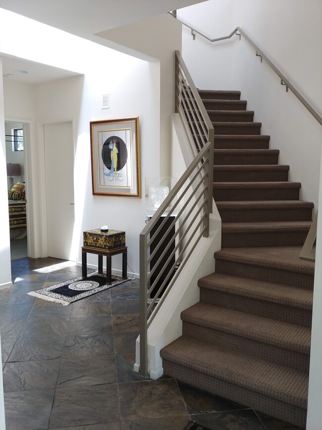 Building Photo - 409 N Avenida Caballeros