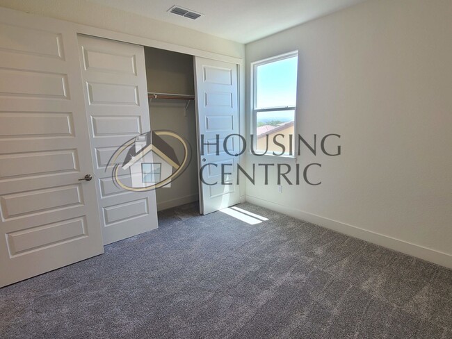 Building Photo - Luxurious Newer Construction Rental Home I...