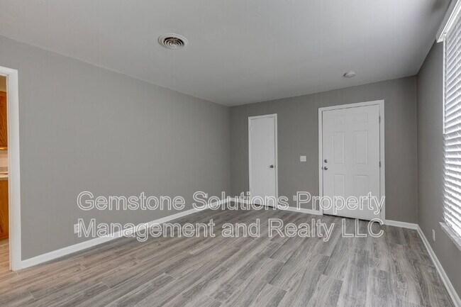 Building Photo - 2305 Dalebrook Ct