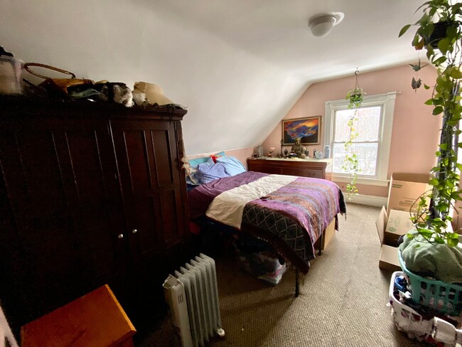 Building Photo - 34 Colchester Ave