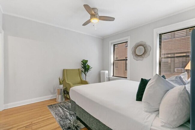 Building Photo - 1 bedroom in Chicago IL 60657