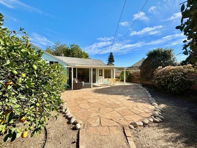 Building Photo - 211 E - Midtown Blue Bungalow | FURNISHED