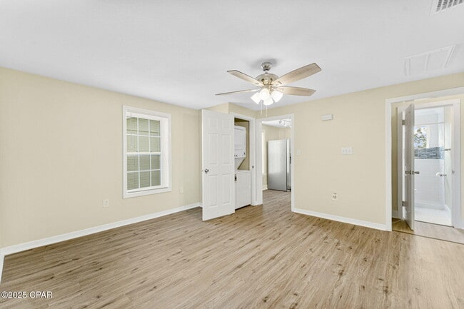 Building Photo - 1020 E 14th Ct