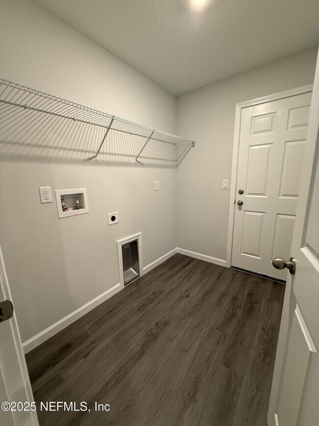 Building Photo - 3925 Peach Dr