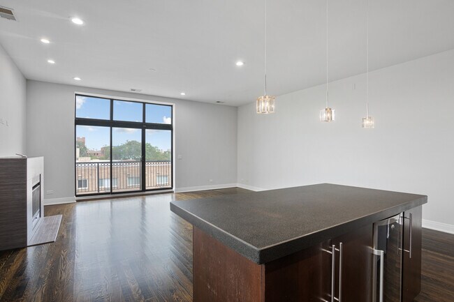 Building Photo - 1412 W Morse Ave