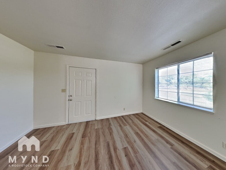 Building Photo - 540 Monroe St