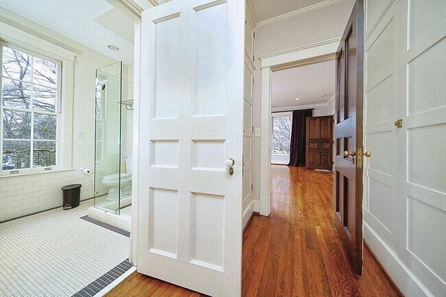 Building Photo - Stunning Tudor-style 4BR/3.5BA home in a prime, unbeatable location!