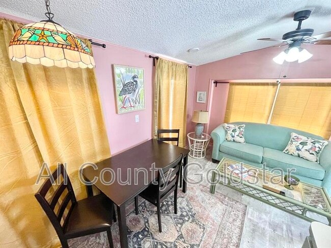 Building Photo - 1475 Flamingo Dr