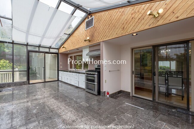 Building Photo - Discover Tranquil Living in Northwest Heights!