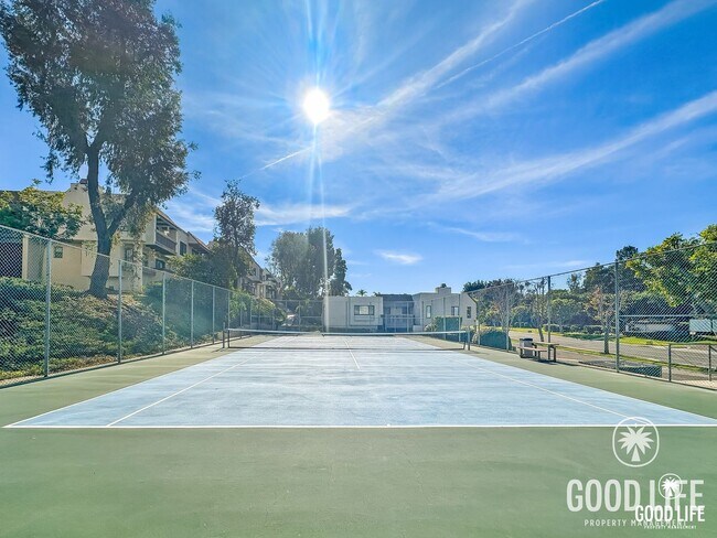 Building Photo - Spacious 4Bd/3Ba Townhome near SDSU - $500 off the 1st month's rent with a signed lease prior to ...