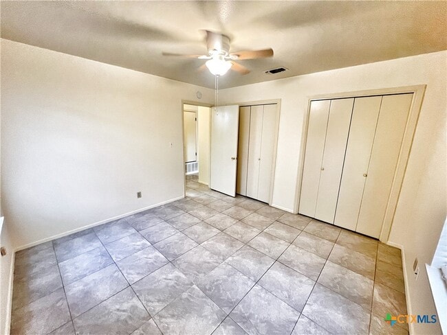 Building Photo - 343 Bobolink Dr