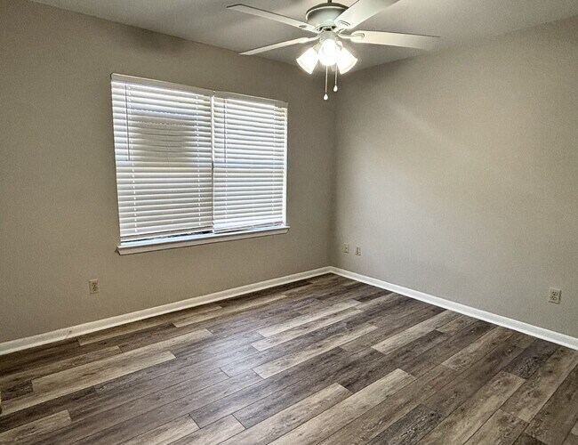 Building Photo - Move-In Special $200.00 Off First Month's ...