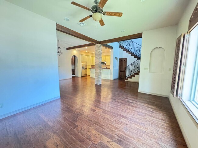 Building Photo - 421 Cottonwood Ave
