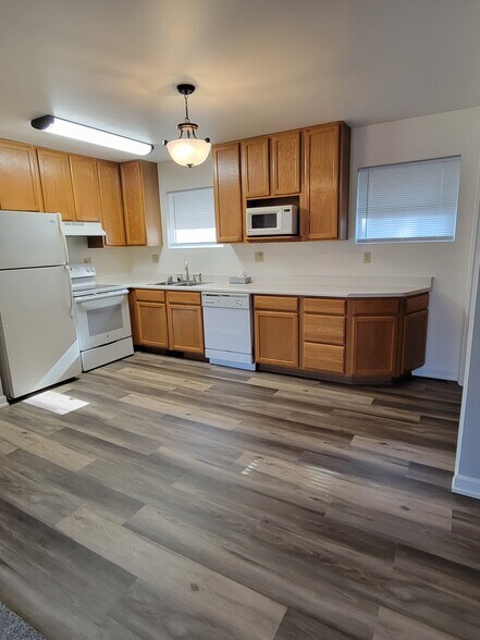 Primary Photo - 757 W 8th St