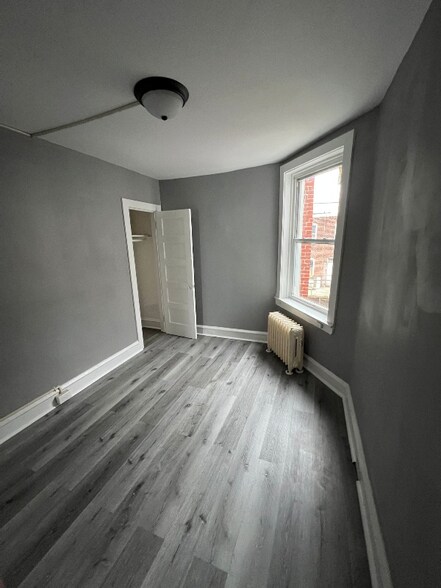 Building Photo - 6322 Regent St