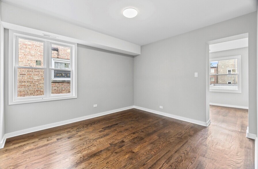 Building Photo - 2553 W Summerdale Ave