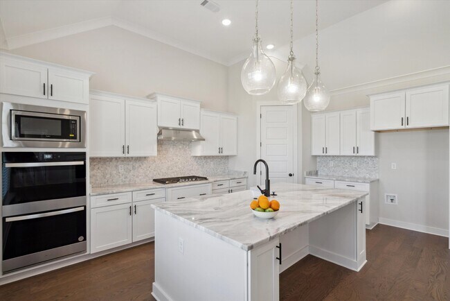 Building Photo - 512 Mount Ivy Dr