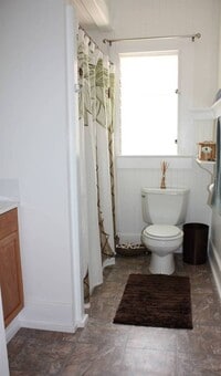 Building Photo - Charming 3 bedroom, 1 bath house with gara...