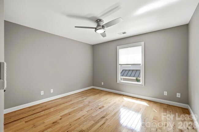 Building Photo - 520 Iverson Way