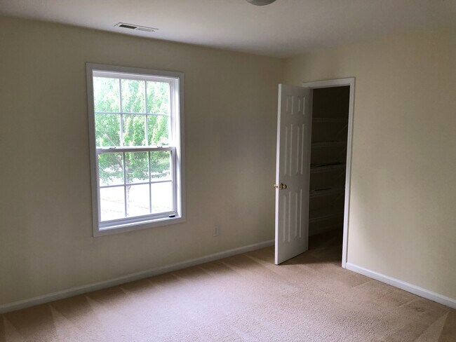 Building Photo - 1147 Pebble Creek Xing