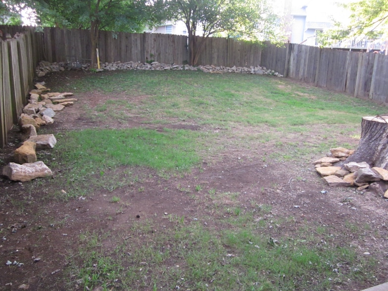 Building Photo - 427 S Cardinal Dr