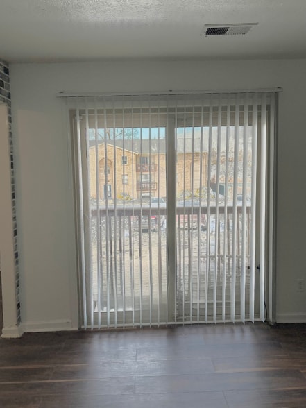 Building Photo - 4326 Villa Dr